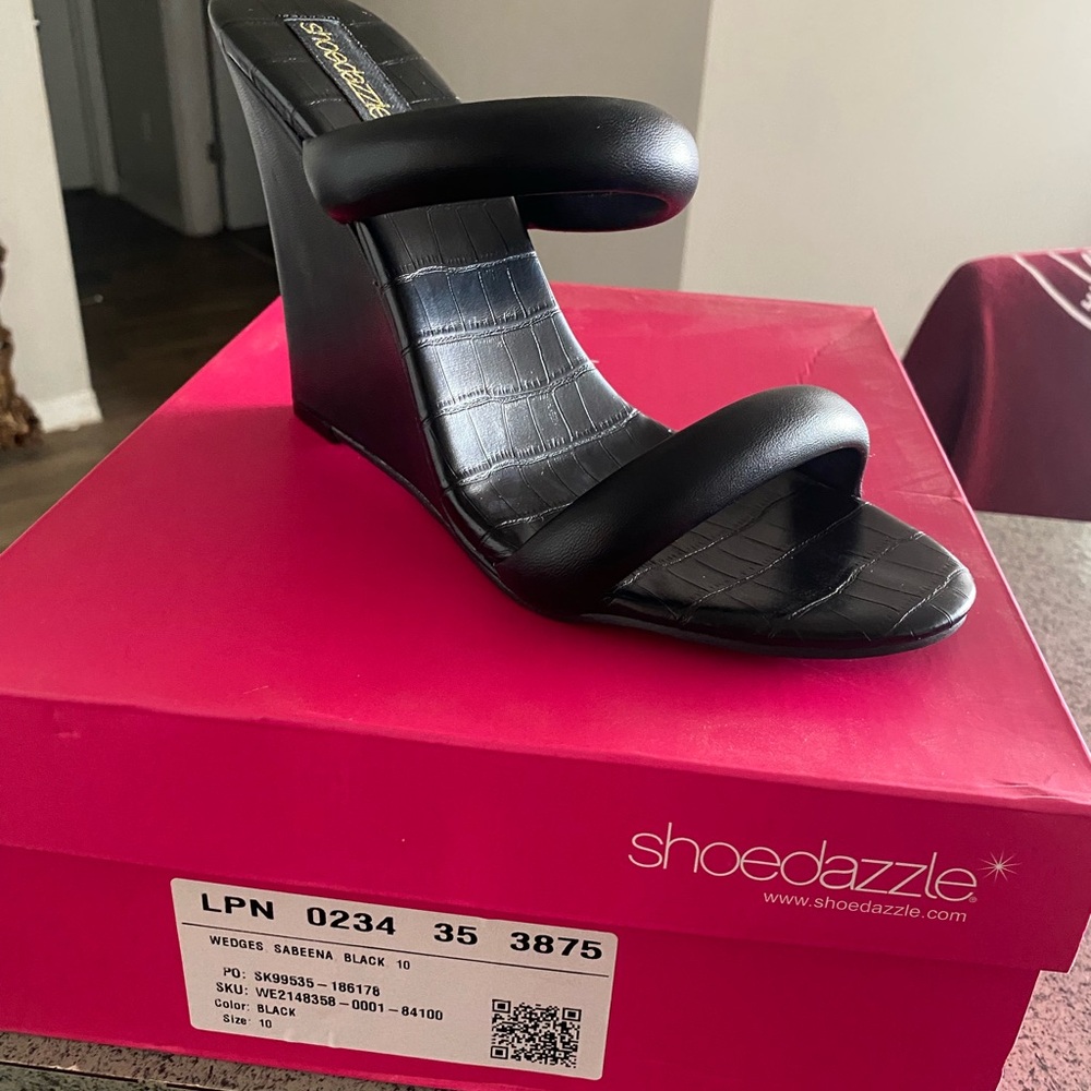 Shoe Dazzle Black Croc-Embossed Wedges
